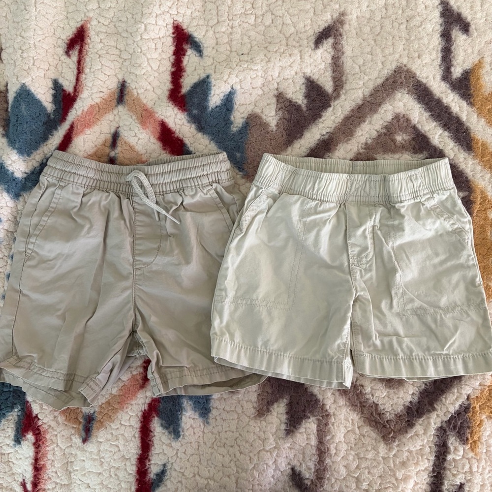 Set of 2 khaki shorts - 2T